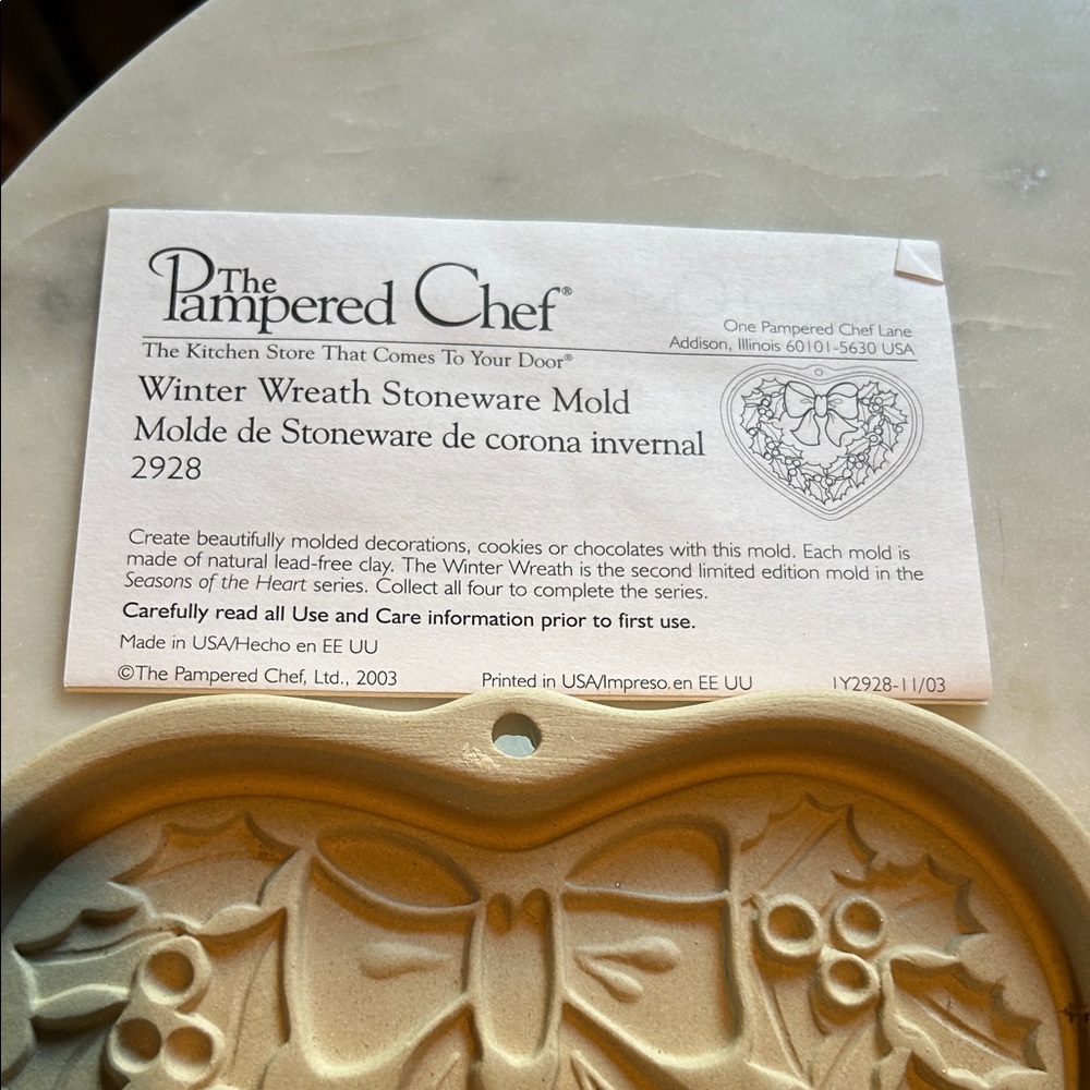 The Pampered Chef Cream Stoneware Wreath Mold